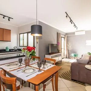  Apartamento Moderno Com Pequeno Terraço à 4km Do Consulado Brasil
